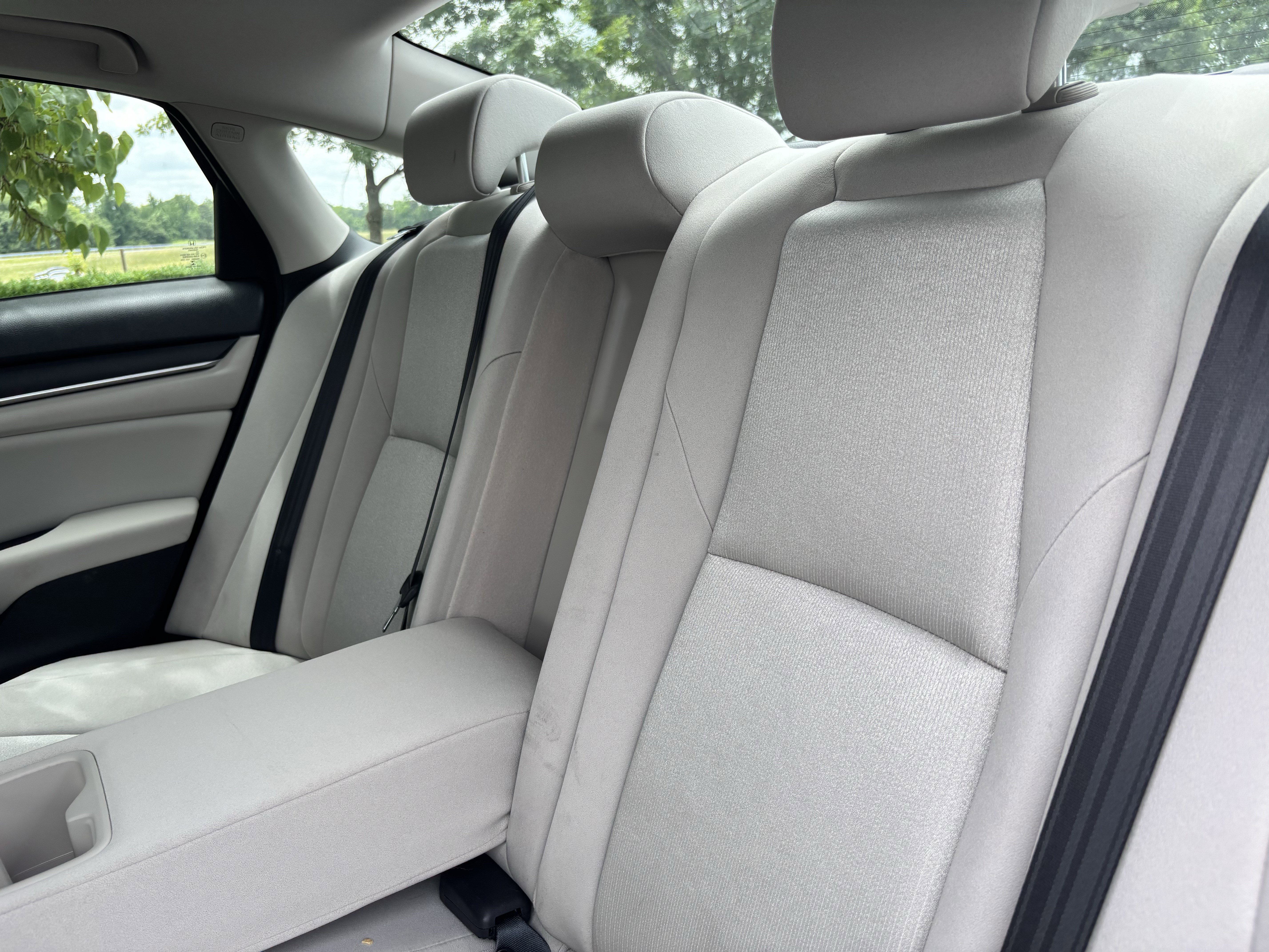 Used 2018 Honda Accord EX image 32