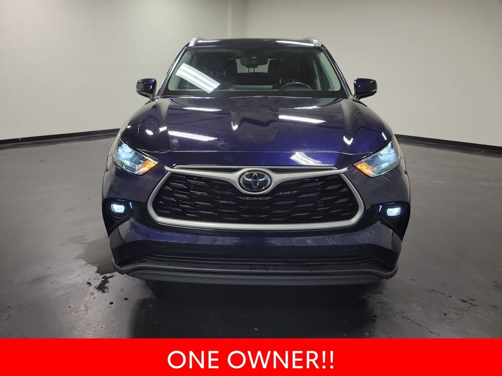 Used 2023 Toyota Highlander XLE FWD image 3