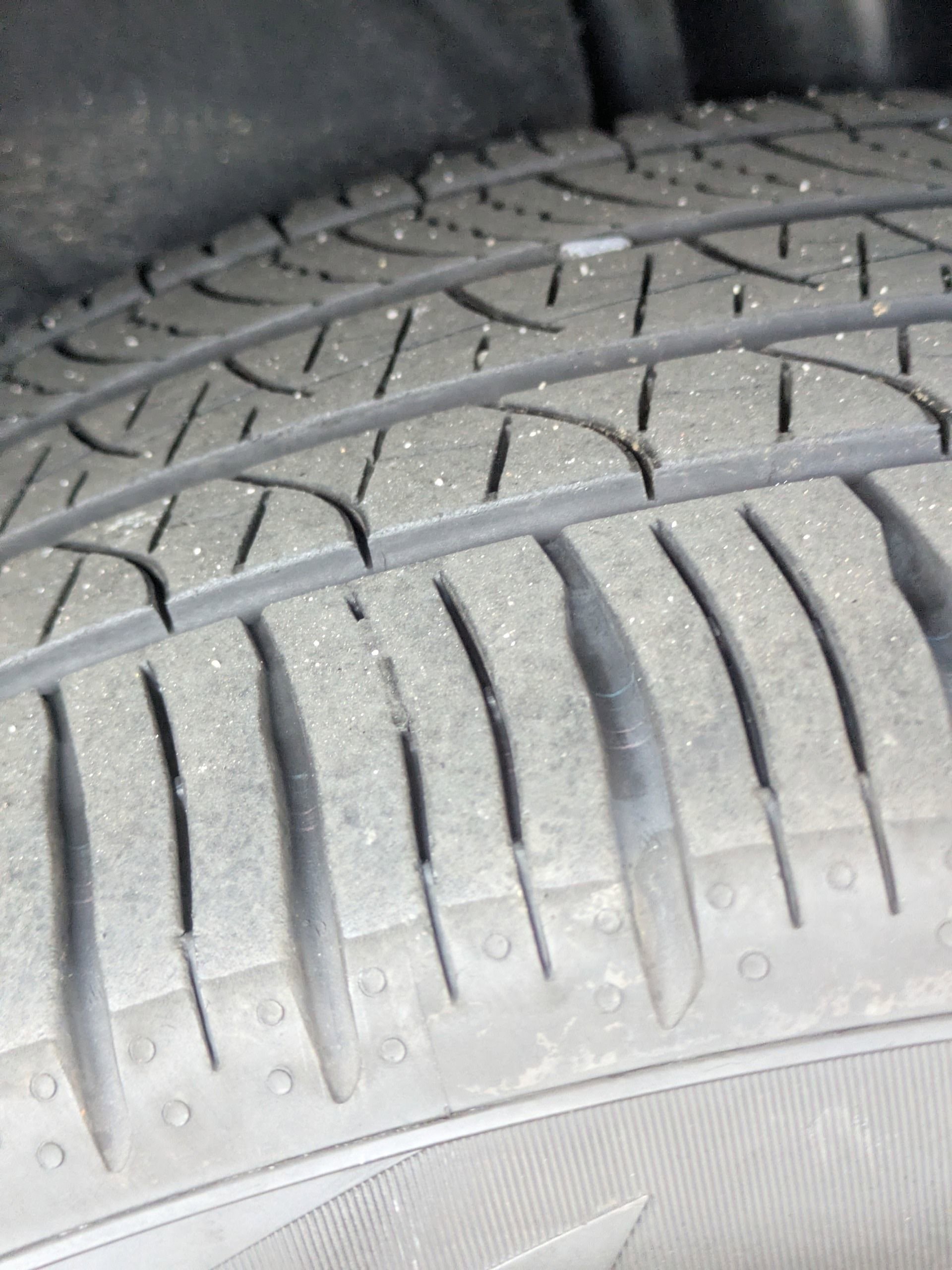 Used 2024 Volkswagen Tiguan SE R-Line image 9