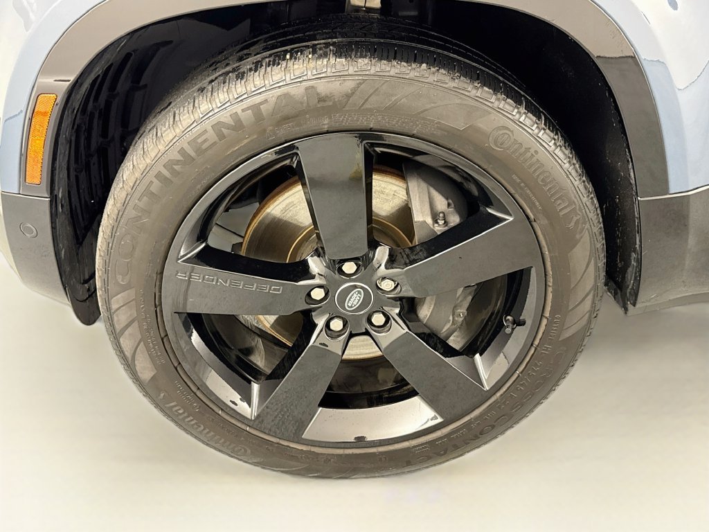 Certified 2024 Land Rover Defender 110 X-Dynamic SE AWD/4WD image 32