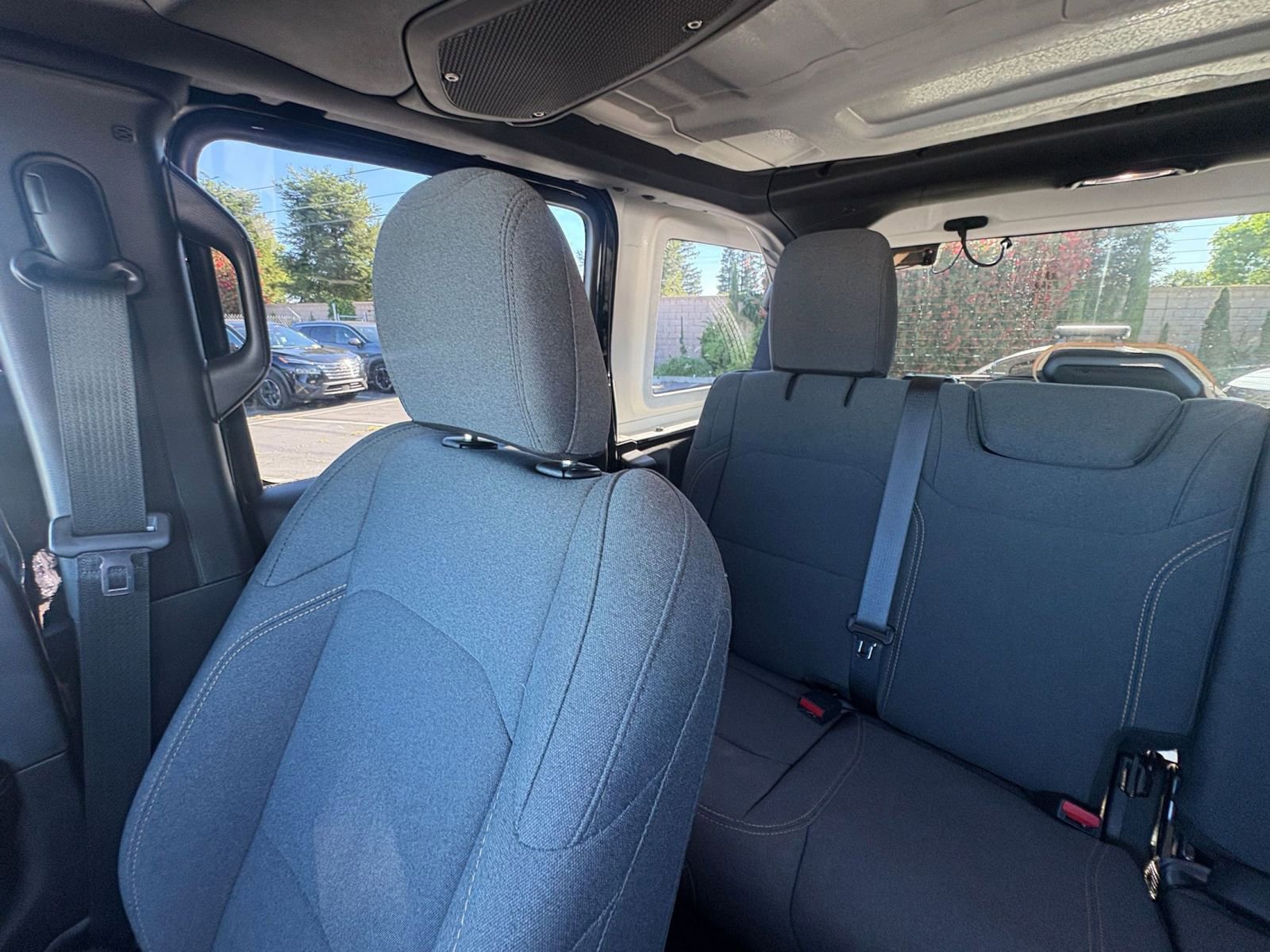 Used 2025 Jeep Wrangler Sahara AWD/4WD image 39