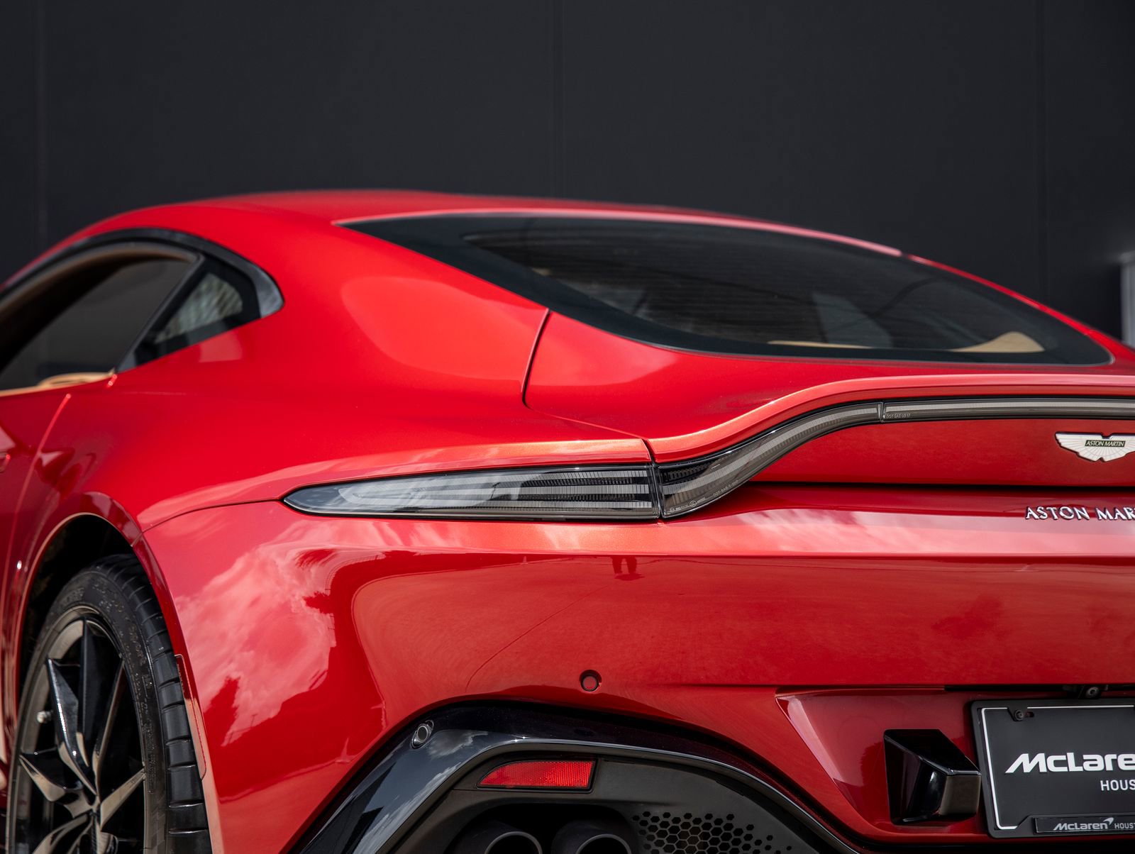 Used 2020 Aston Martin V8 Vantage Coupe RWD image 9