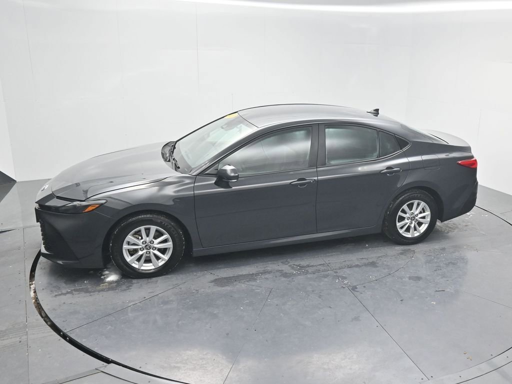 Used 2025 Toyota Camry LE image 42