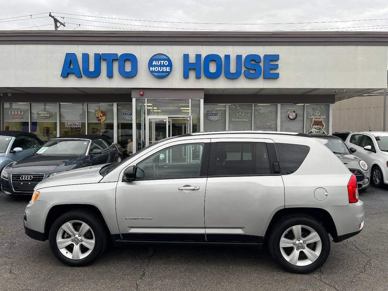 Used 2011 Jeep Compass Latitude AWD/4WD image 8