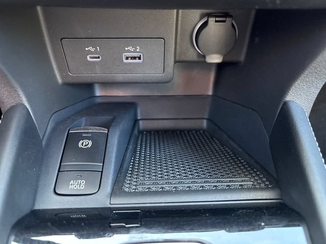 Used 2024 Nissan Kicks SR w/ SR Premium Package FWD image 17