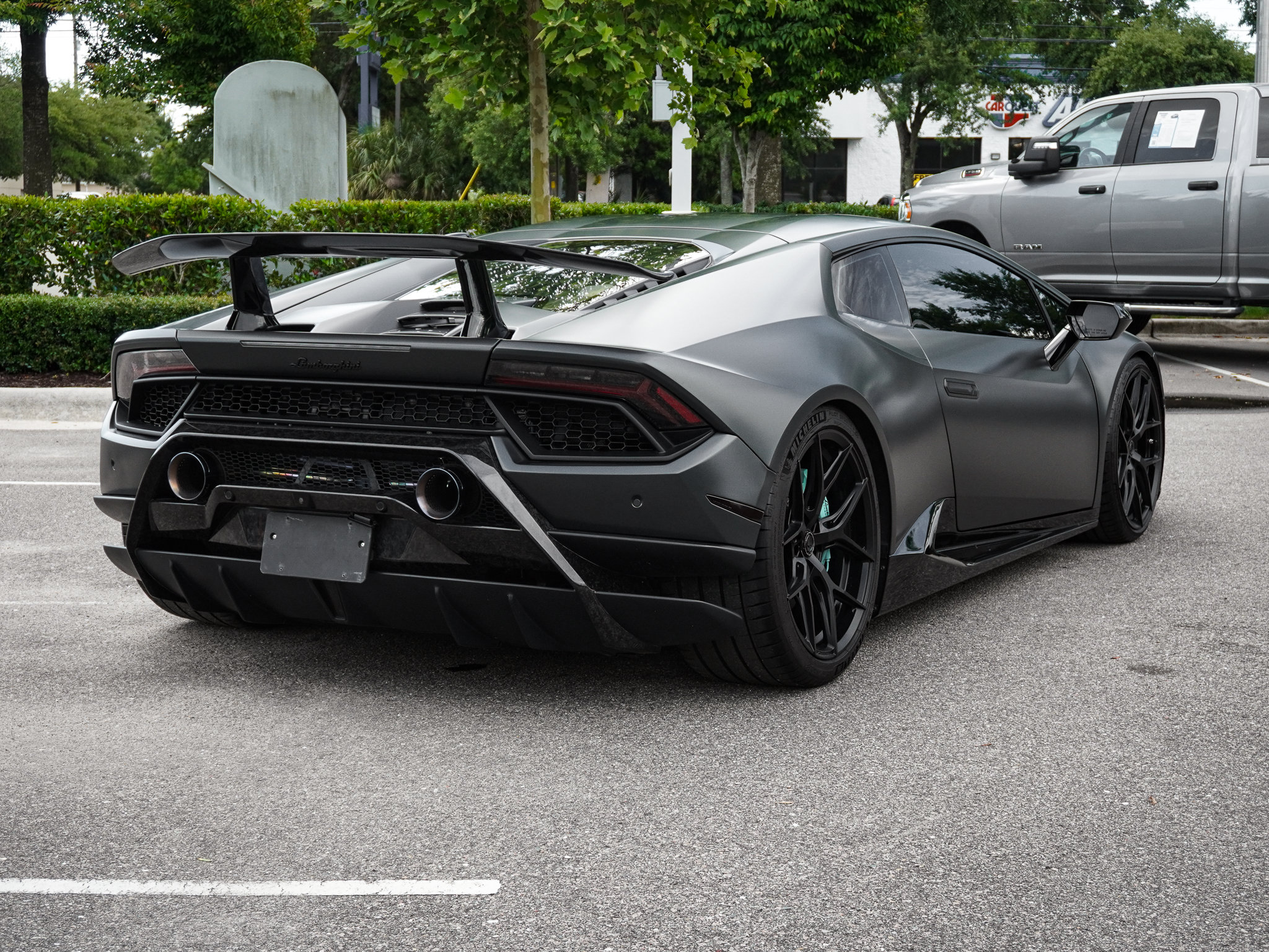 Used 2018 Lamborghini Huracan Performante AWD/4WD image 11