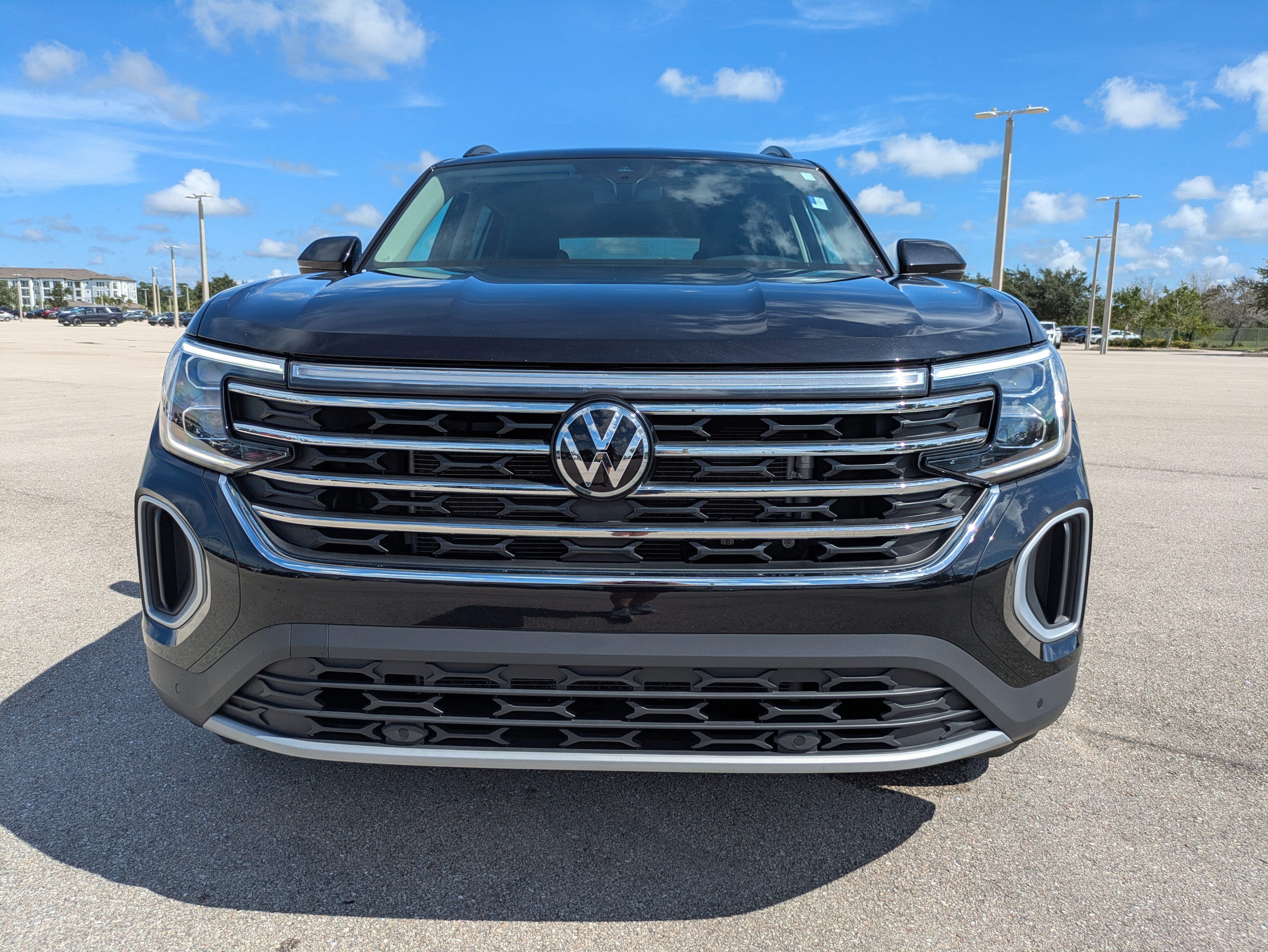 Used 2025 Volkswagen Atlas SE AWD/4WD image 9