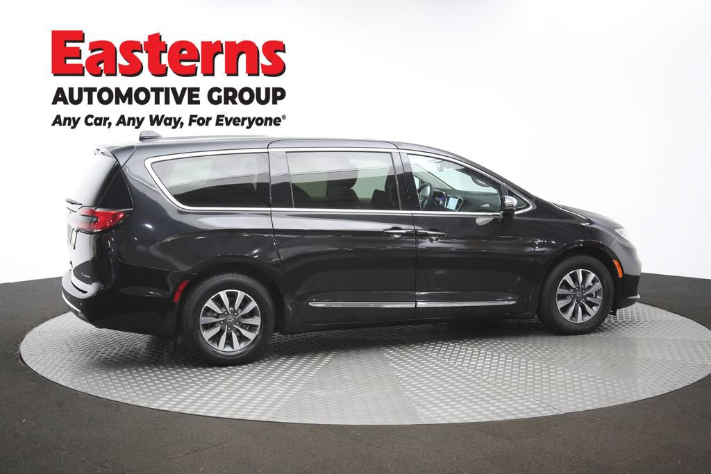 Used 2023 Chrysler Pacifica Limited FWD image 47