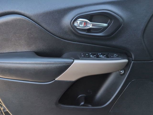 Used 2018 Jeep Cherokee Limited image 21