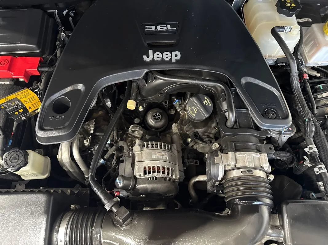 Used 2021 Jeep Gladiator Overland w/ Popular Equipment Package AWD/4WD image 24
