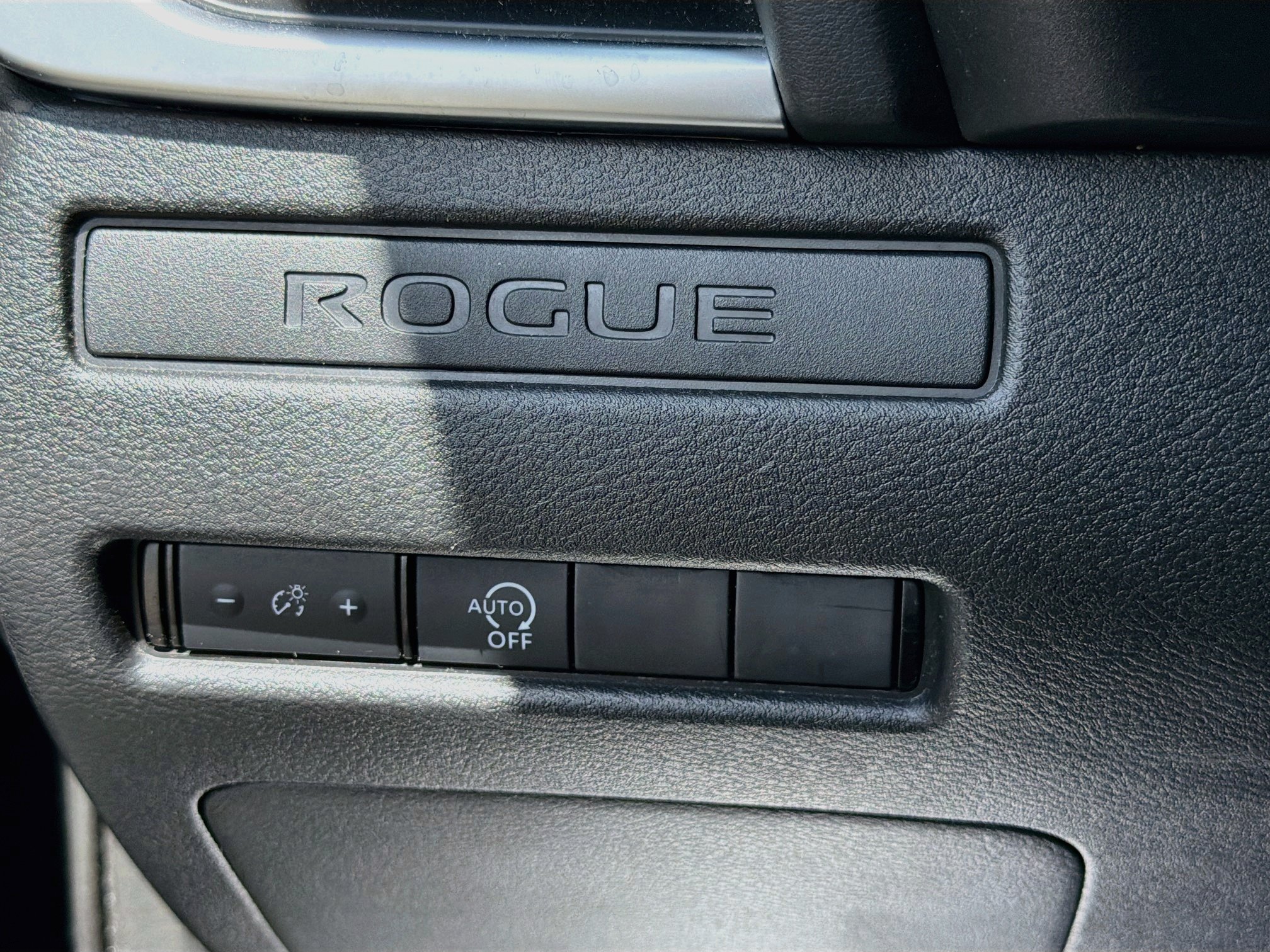 Used 2024 Nissan Rogue S AWD/4WD image 34