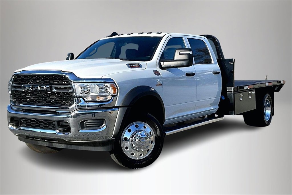 Used 2024 RAM 5500 Tradesman w/ Chrome Appearance Group image 3