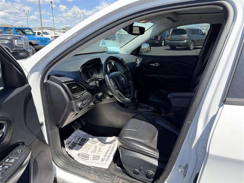 Used 2019 Jeep Cherokee Trailhawk w/ Comfort/Convenience Group AWD/4WD image 8