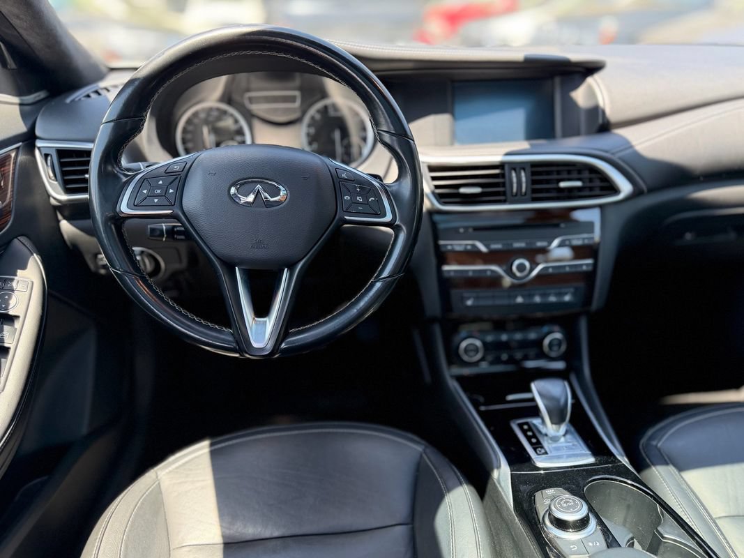 Used 2017 INFINITI QX30 Premium w/ Navigation Package AWD/4WD image 5