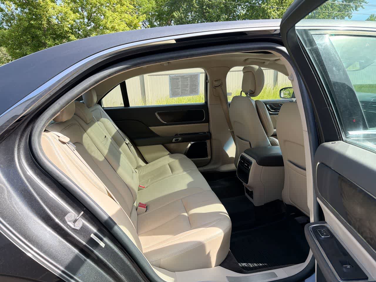Used 2017 Lincoln Continental Select FWD image 25