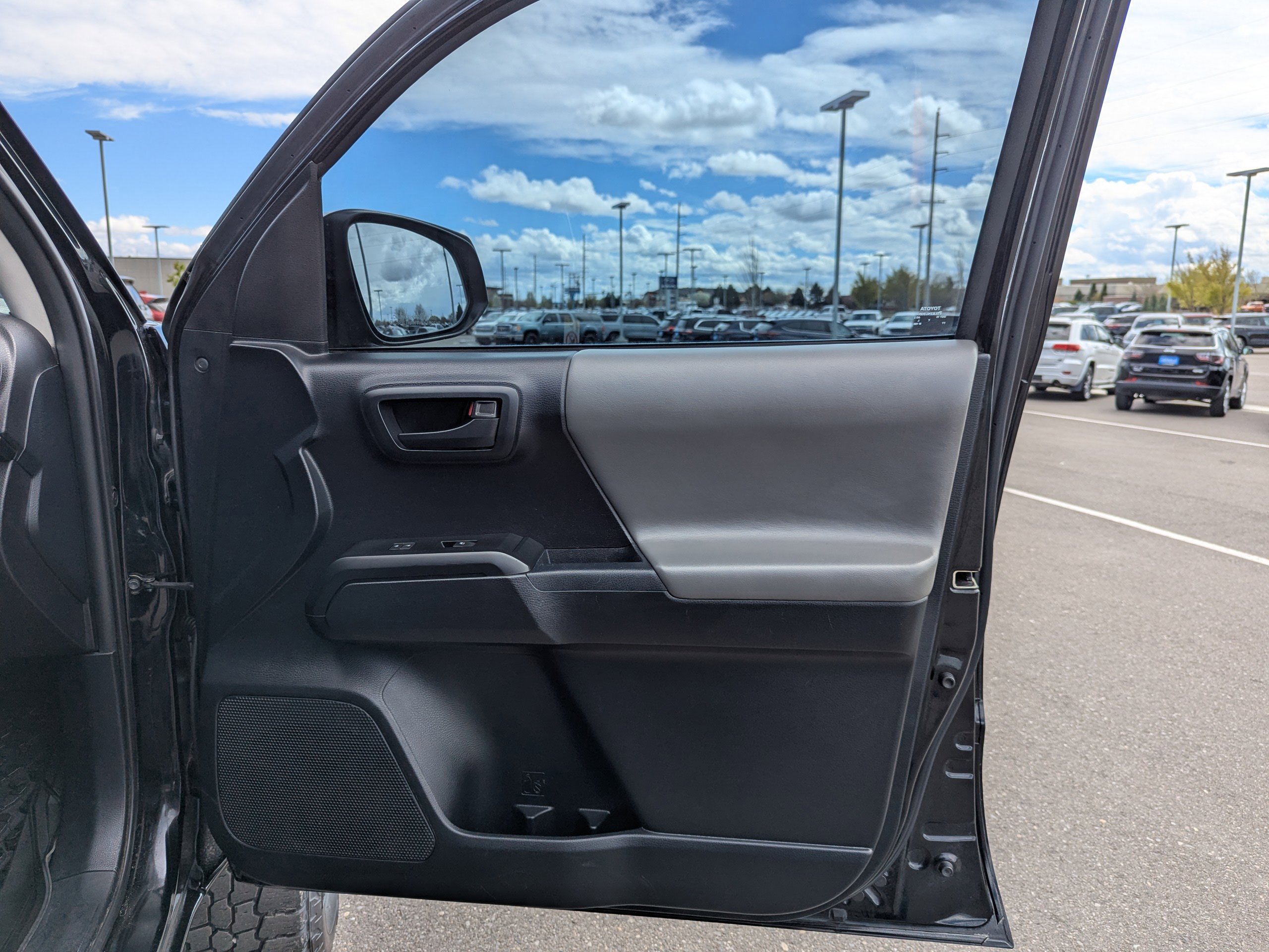 Used 2018 Toyota Tacoma SR image 36