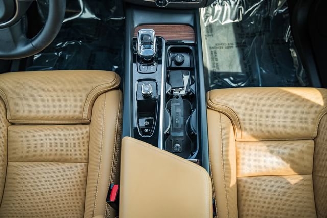 Used 2023 Volvo XC60 B5 Ultimate w/ Climate Package image 25