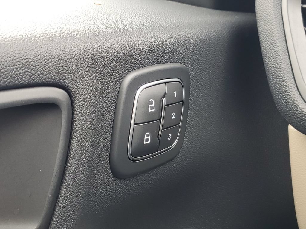 Used 2020 Ford Escape Titanium AWD/4WD image 19