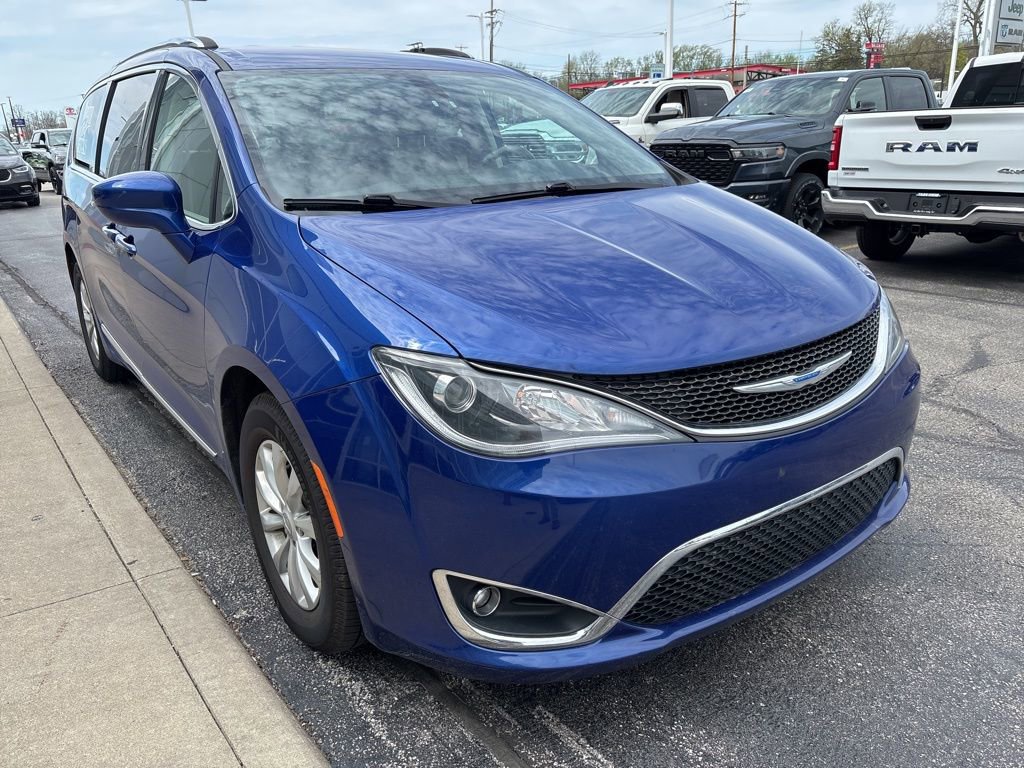 Certified 2018 Chrysler Pacifica Touring-L FWD image 1