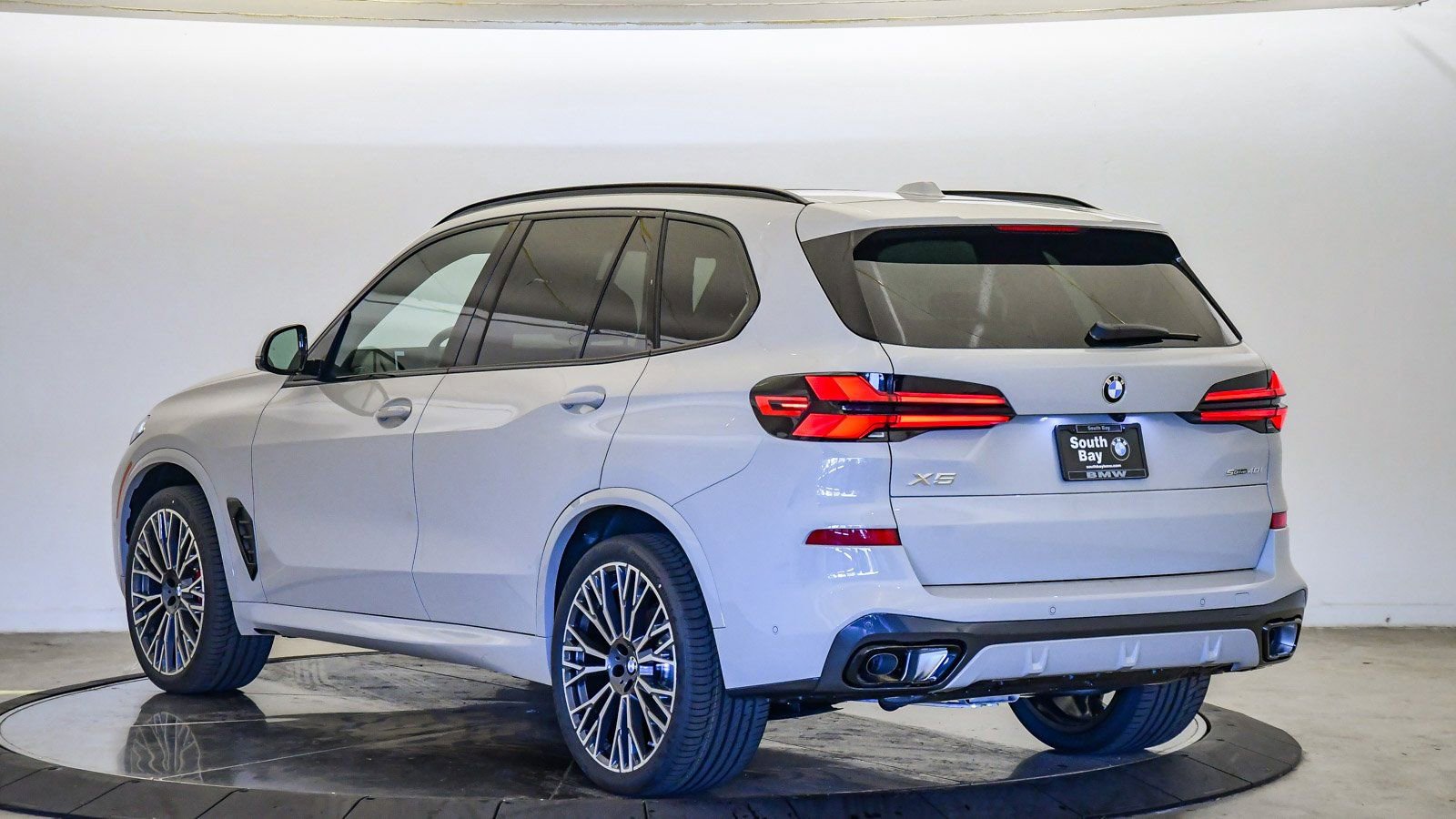 New 2026 BMW X5 sDrive40i w/ M Sport Package RWD image 2