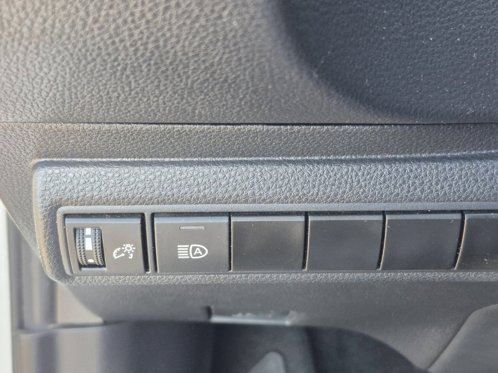 Certified 2024 Toyota Corolla LE image 33