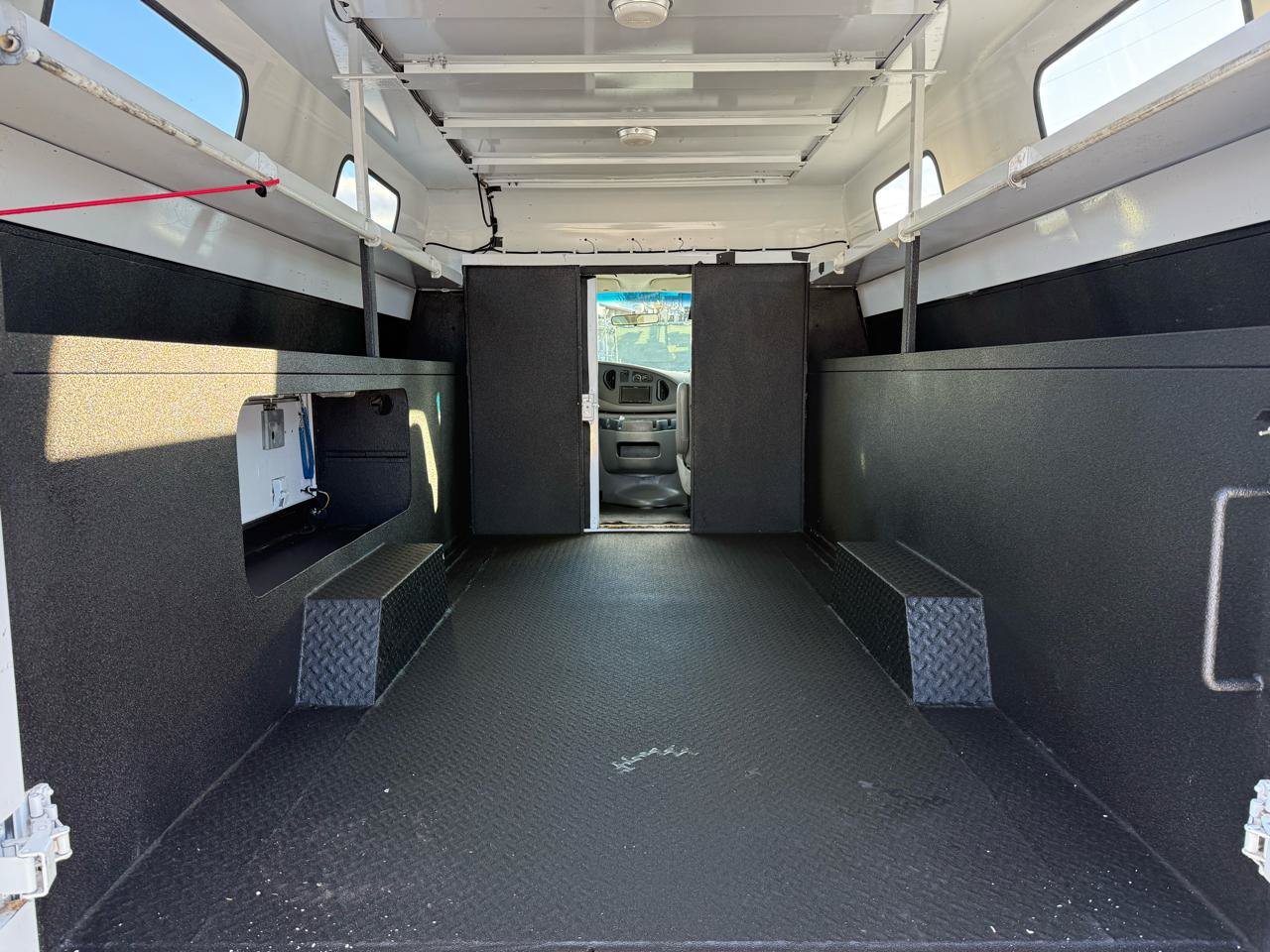 Used 2008 Ford E-350 and Econoline 350 Super Duty RWD image 9