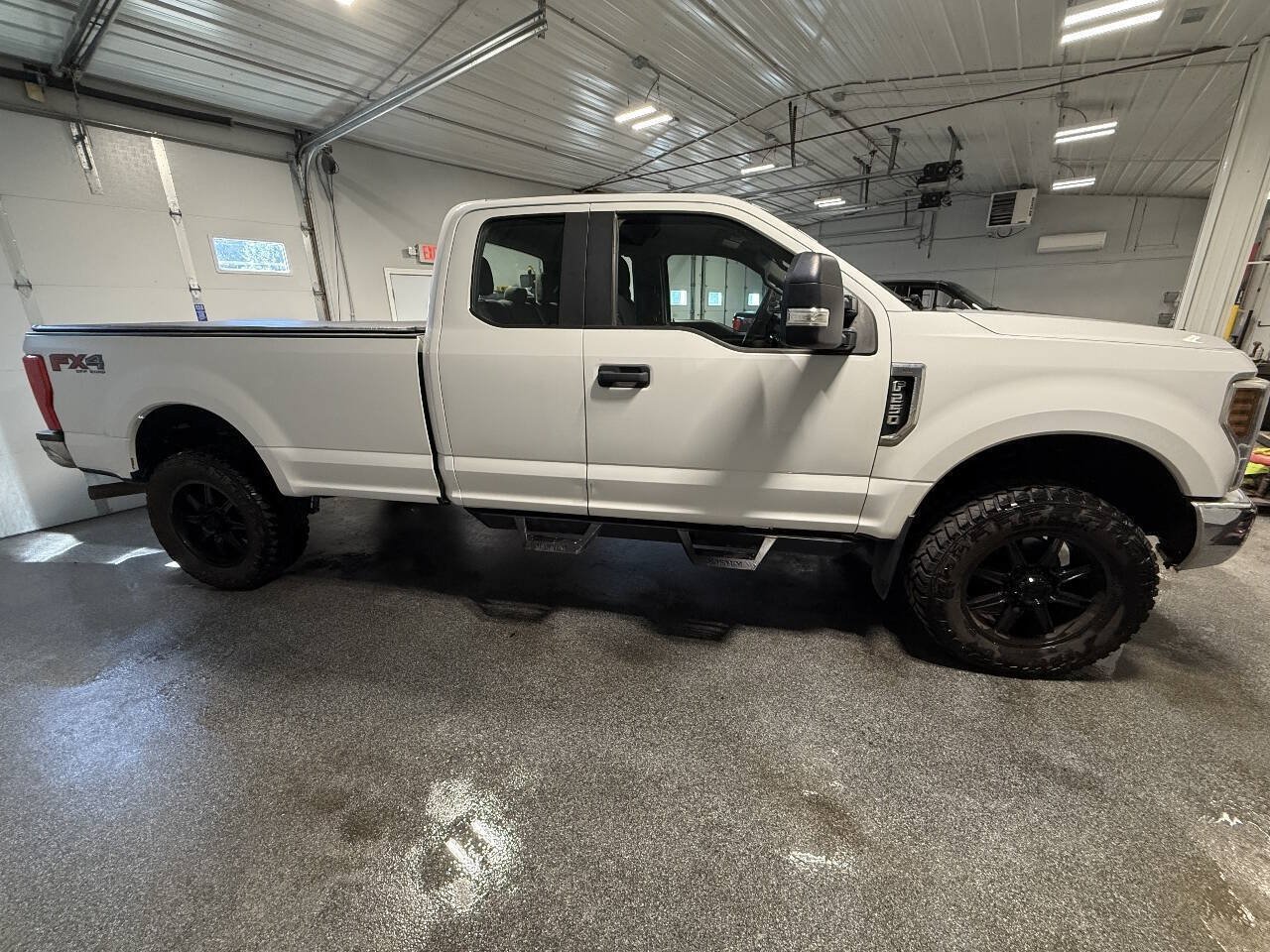 Used 2018 Ford F250 XL w/ Power Equipment Group AWD/4WD image 4