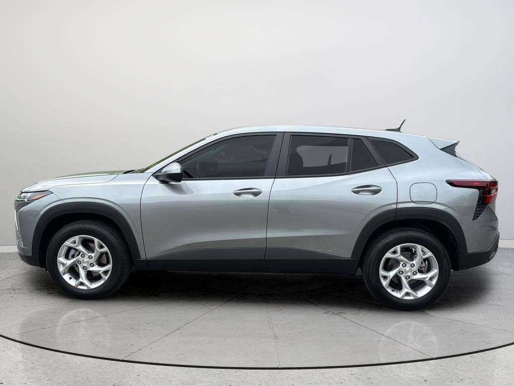 Used 2026 Chevrolet Trax LS w/ LS Convenience Package FWD image 9