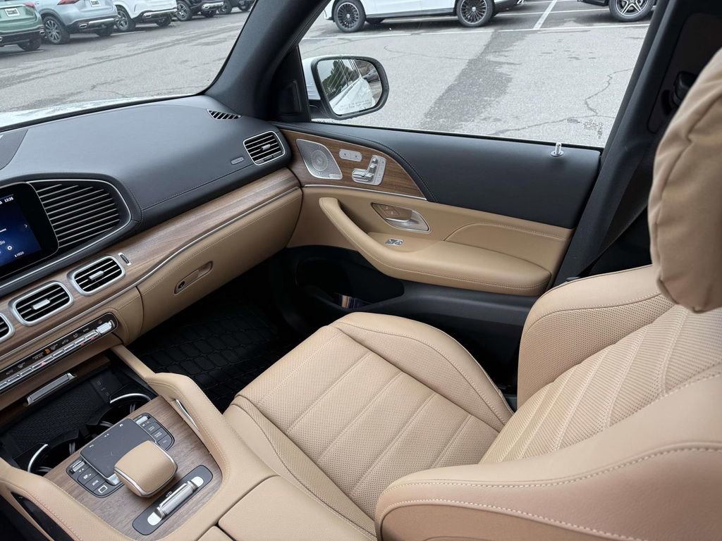 Used 2026 Mercedes-Benz GLS 580 4MATIC image 31