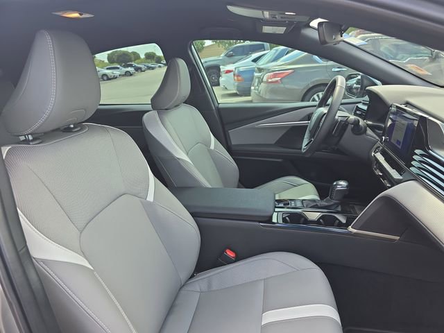 Used 2025 Toyota Camry SE w/ Convenience Package FWD image 10