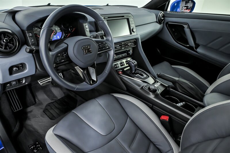 Used 2020 Nissan GT-R Premium AWD/4WD image 21