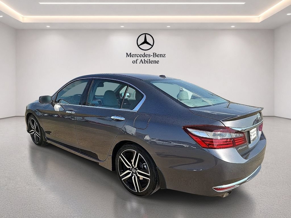 Used 2017 Honda Accord Touring image 4