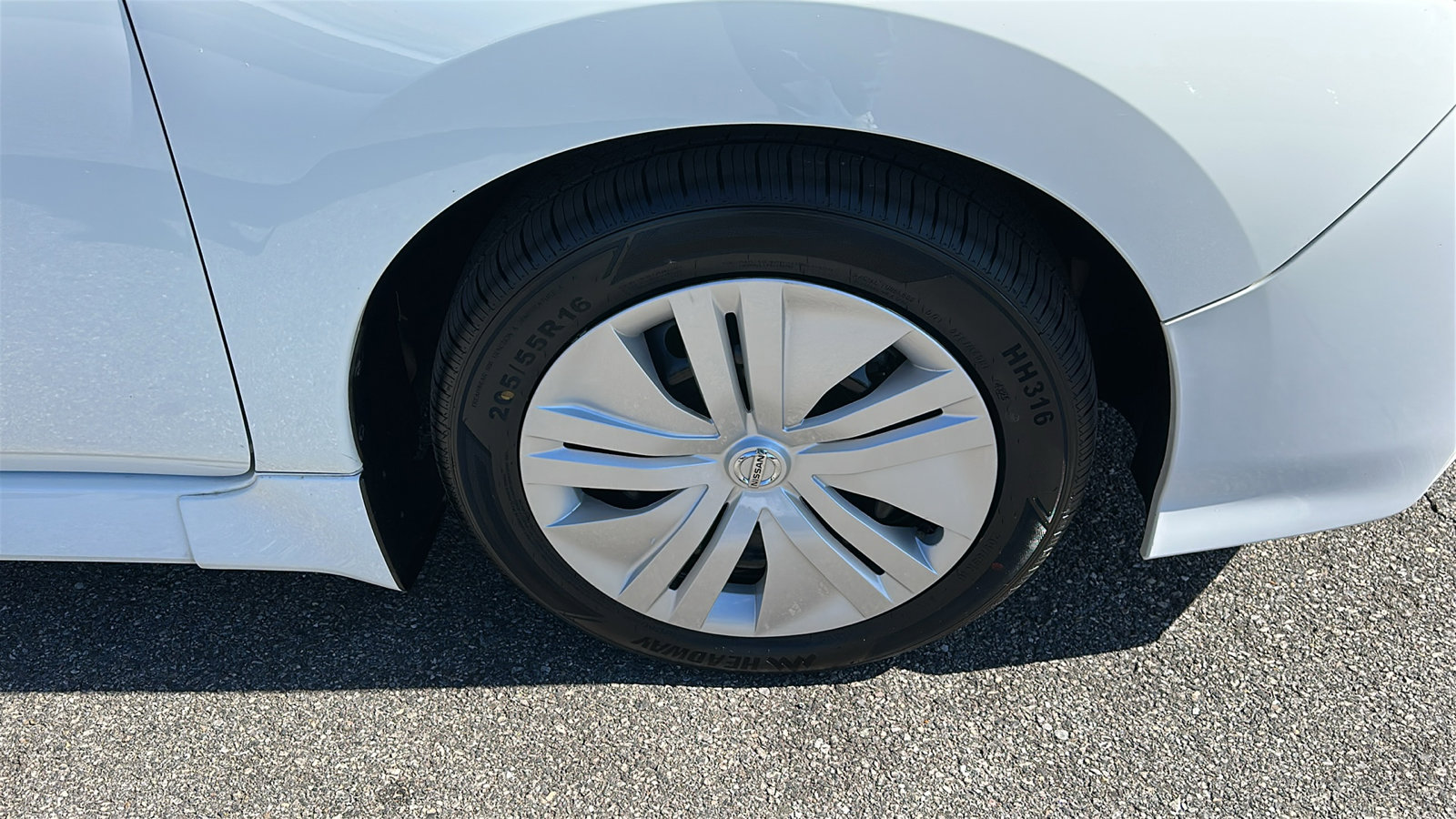 Certified 2022 Nissan Leaf S image 8