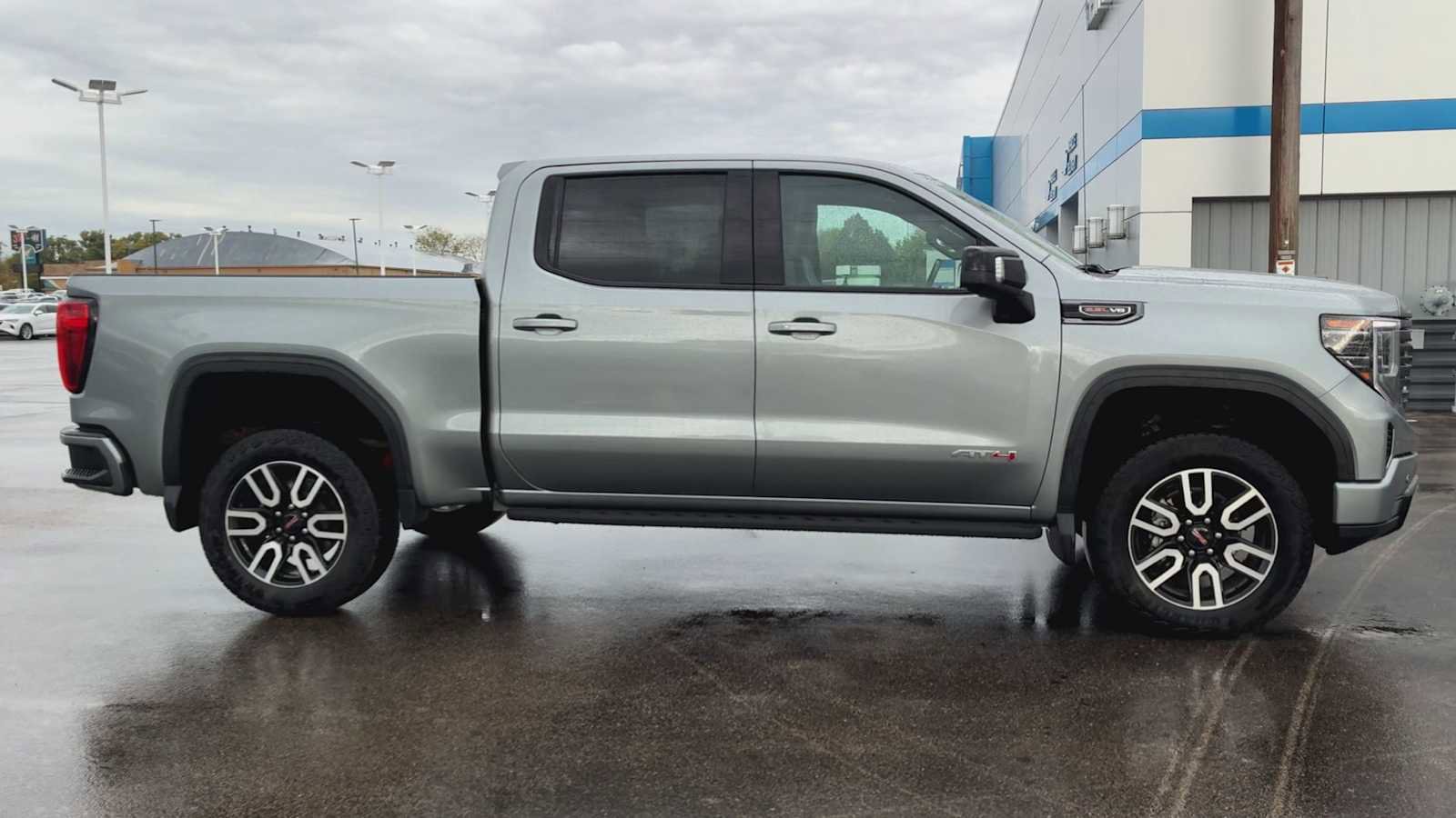 Used 2023 GMC Sierra 1500 AT4 w/ AT4 Premium Package image 9