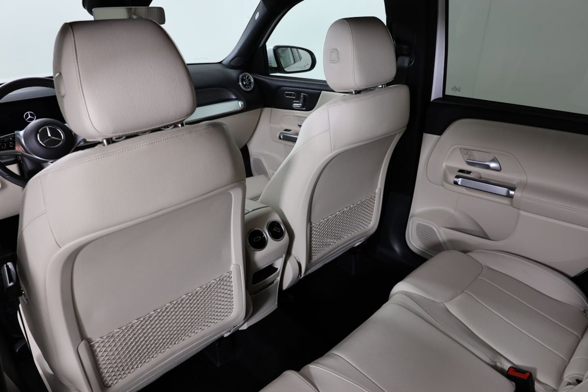 Used 2025 Mercedes-Benz GLB 250 4MATIC image 46