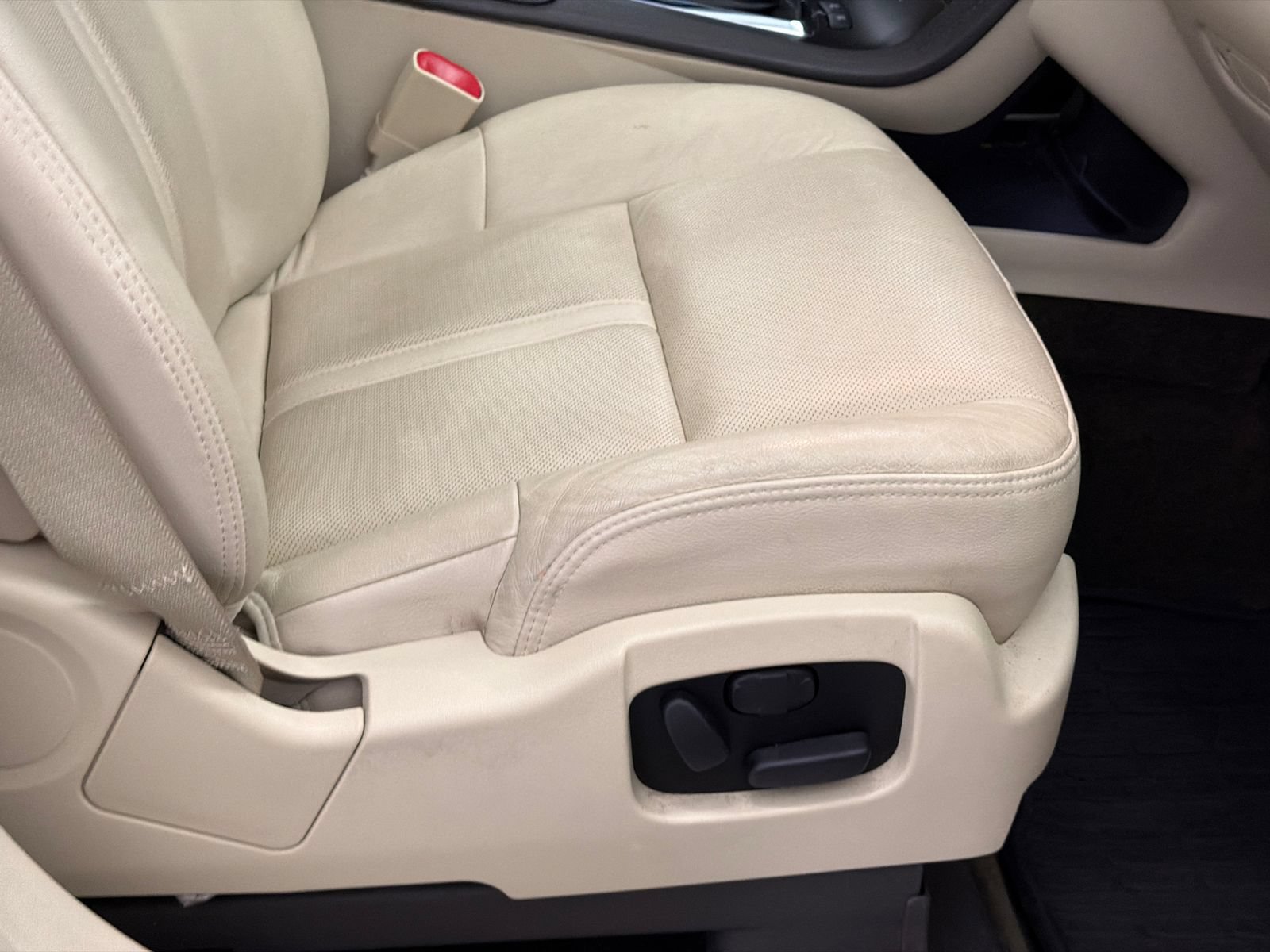 Used 2014 Lincoln MKT AWD w/ Equipment Group 201A image 12