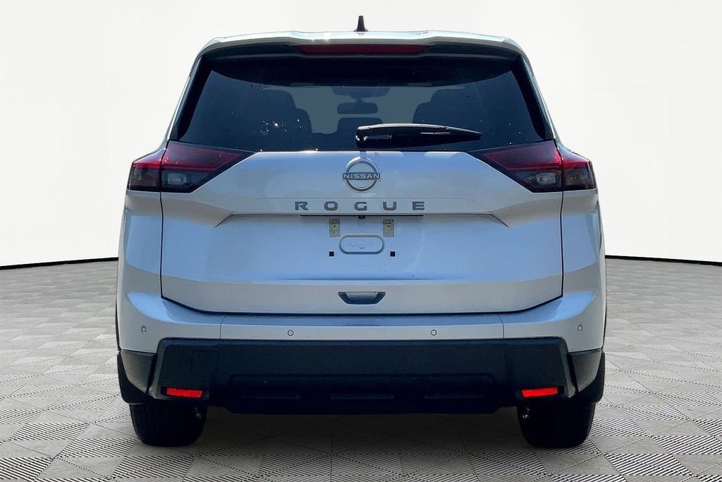 Used 2025 Nissan Rogue S image 6