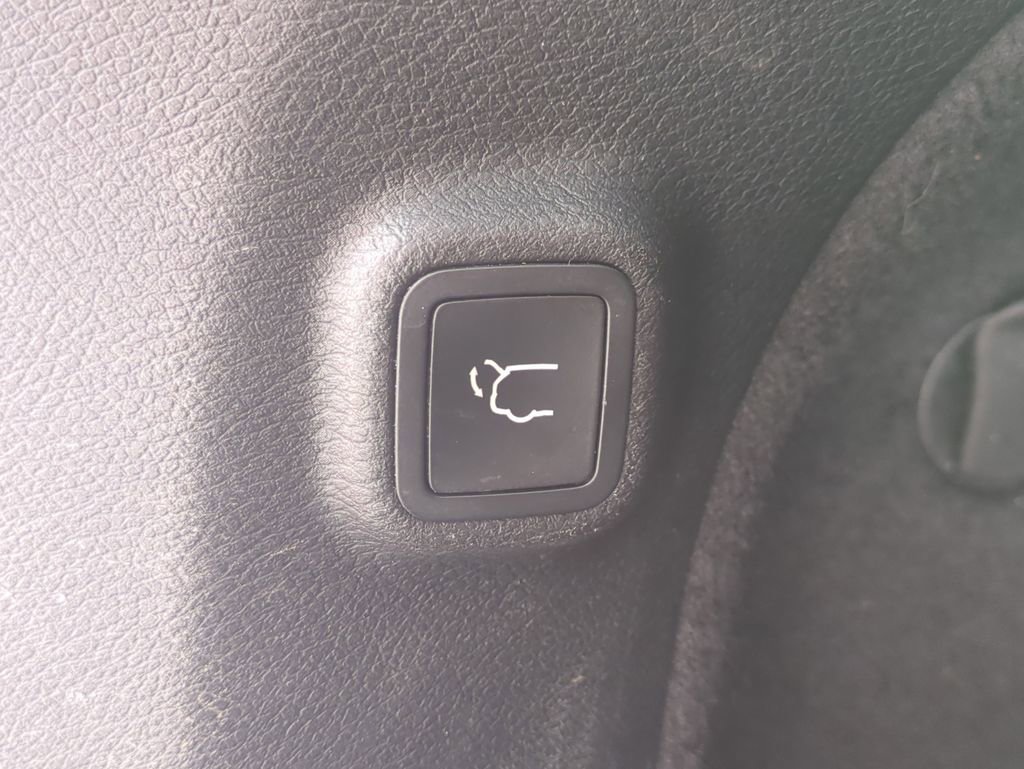 Used 2022 Jeep Cherokee Limited w/ Elite Package image 15