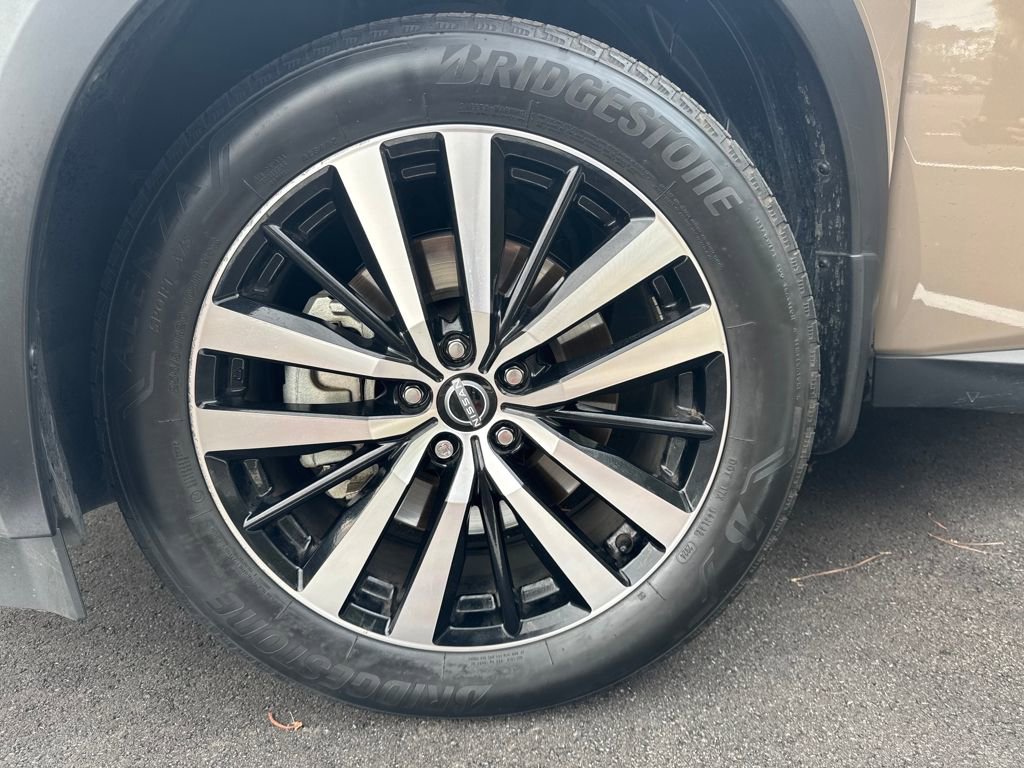 Used 2024 Nissan Pathfinder Platinum w/ Cargo Package image 26