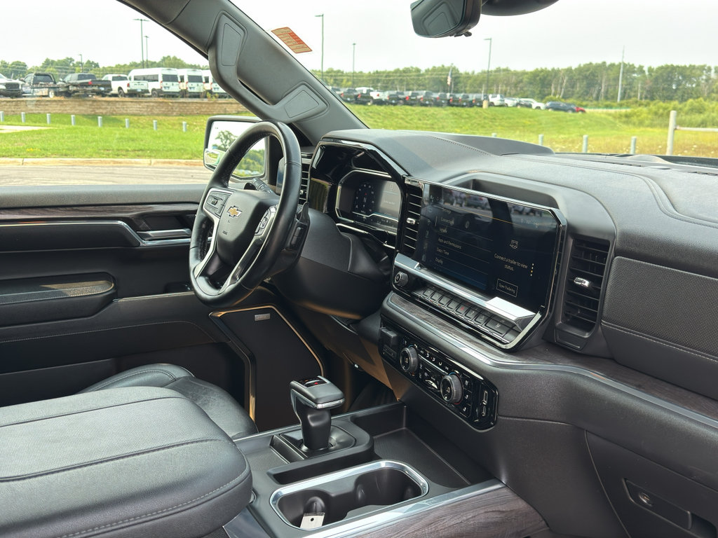 Used 2023 Chevrolet Silverado 1500 LTZ w/ Technology Package AWD/4WD image 27