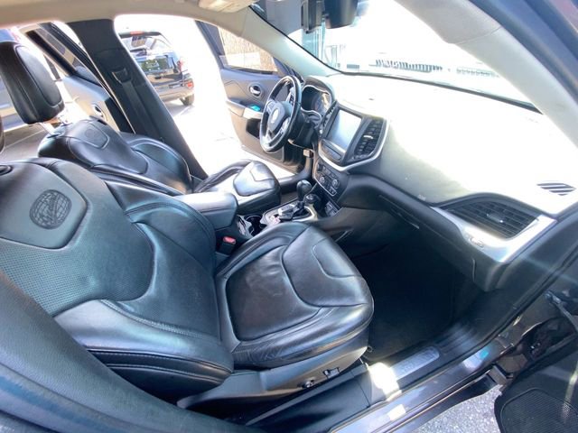 Used 2018 Jeep Cherokee Overland AWD/4WD image 30