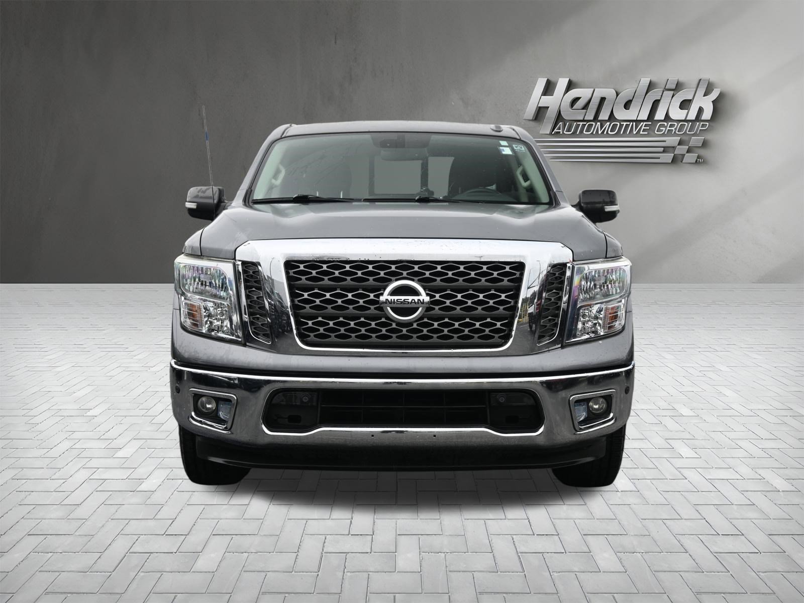 Used 2017 Nissan Titan SV RWD image 3