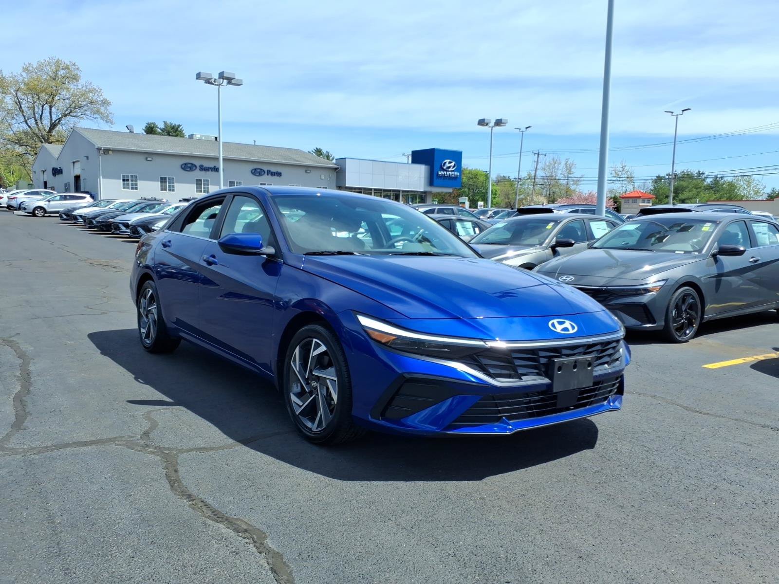 Used 2024 Hyundai Elantra SEL w/ Convenience Package FWD image 3