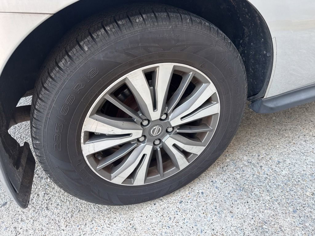 Used 2017 Nissan Pathfinder SL FWD image 11