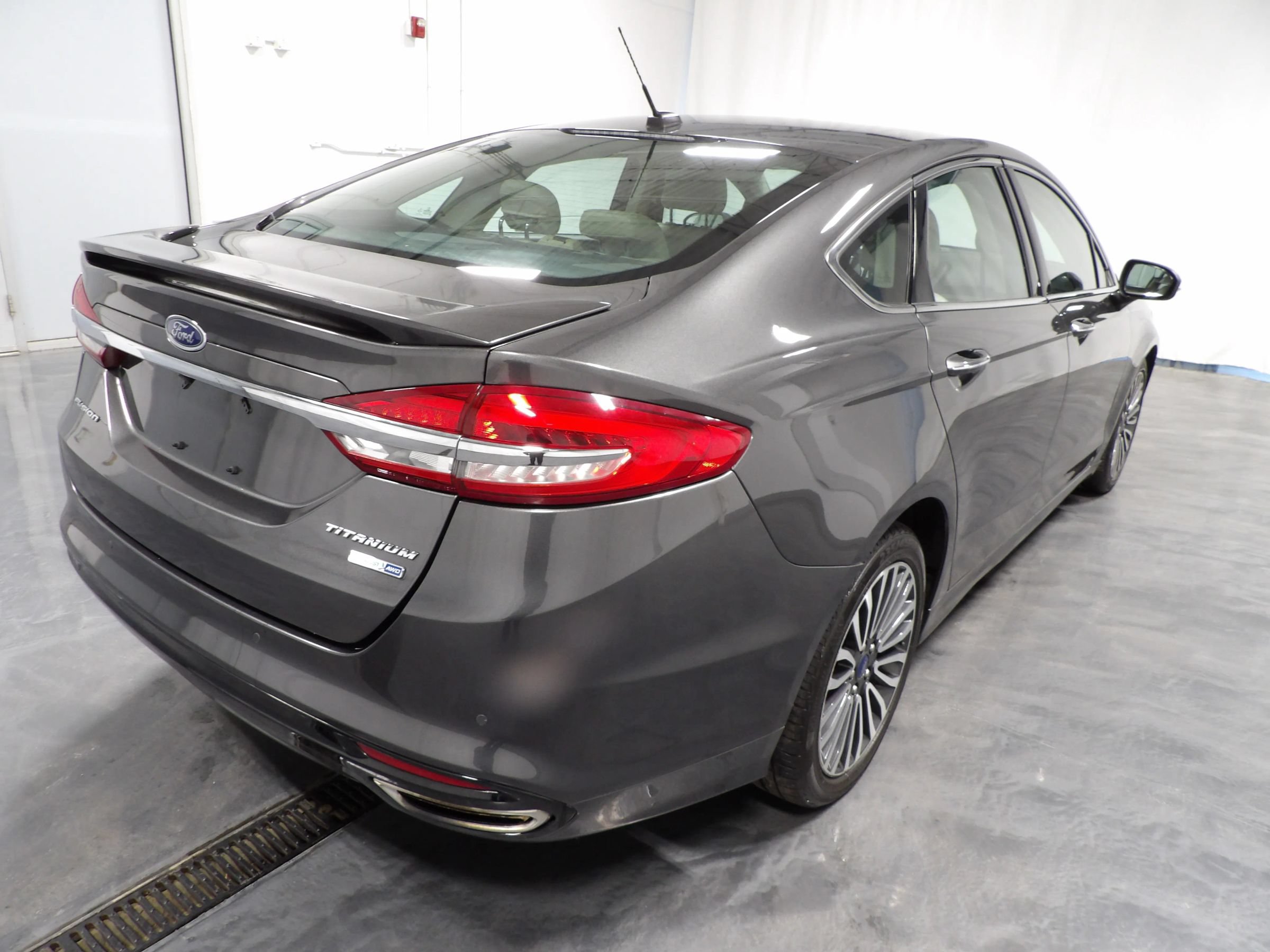 Used 2018 Ford Fusion Titanium AWD/4WD image 4