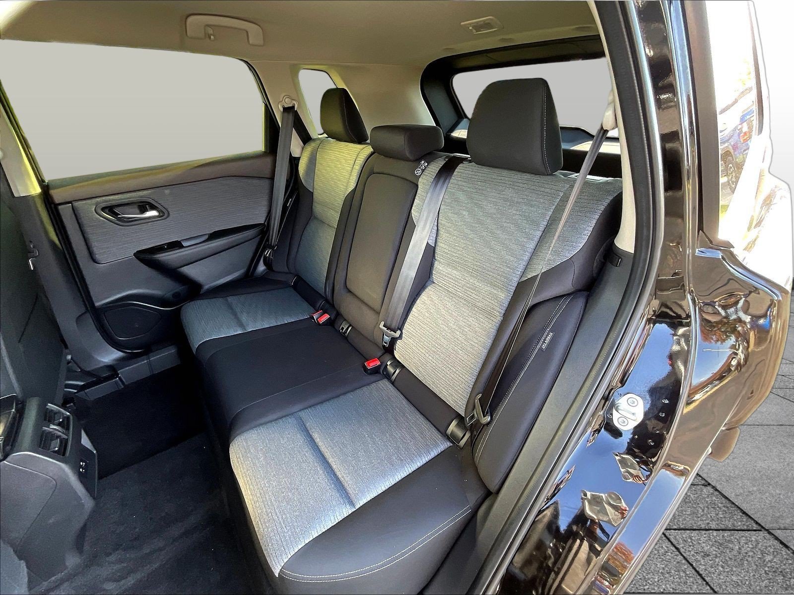 Used 2023 Nissan Rogue SV AWD/4WD image 25