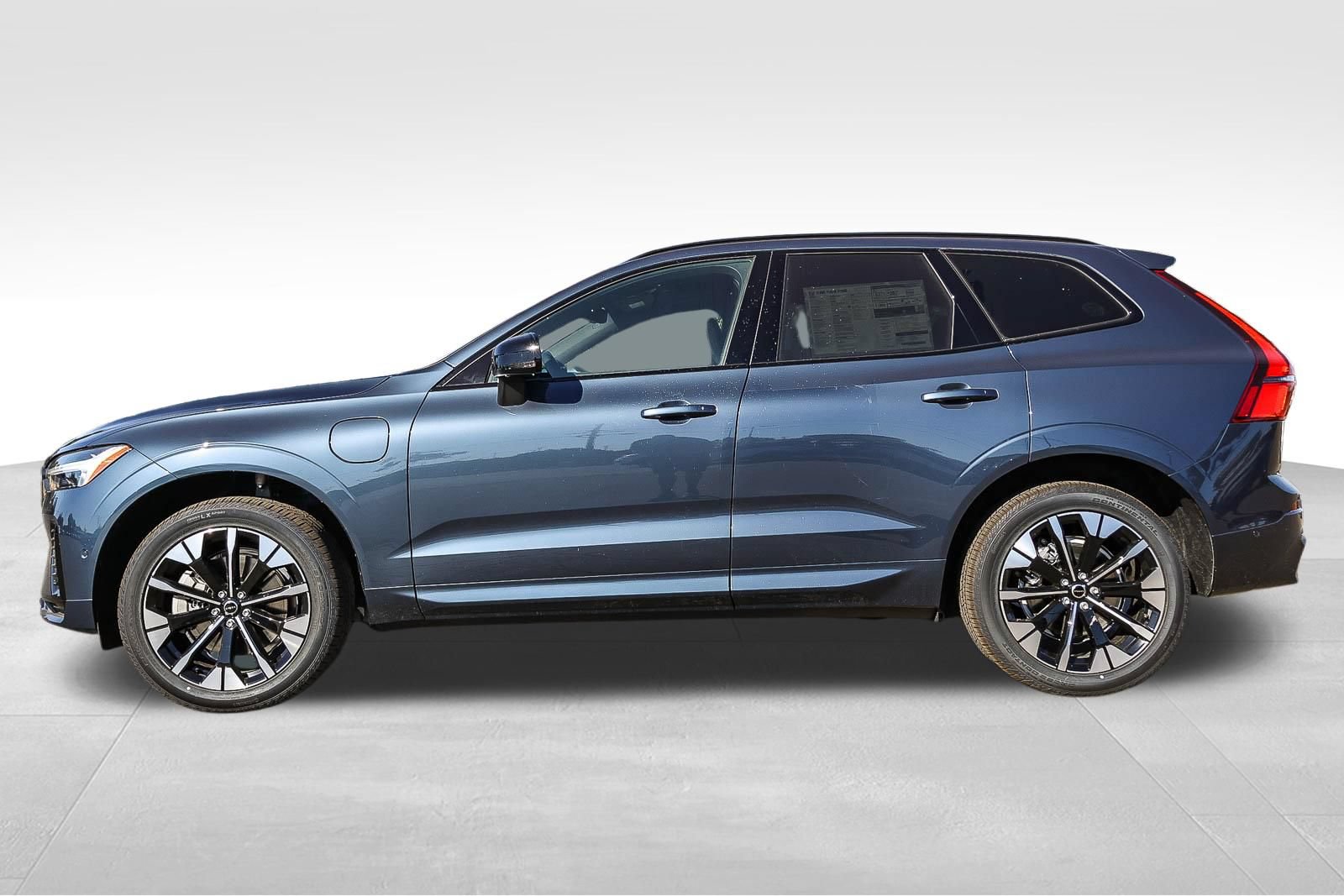 New 2026 Volvo XC60 T8 Plus w/ Climate Package AWD/4WD image 8