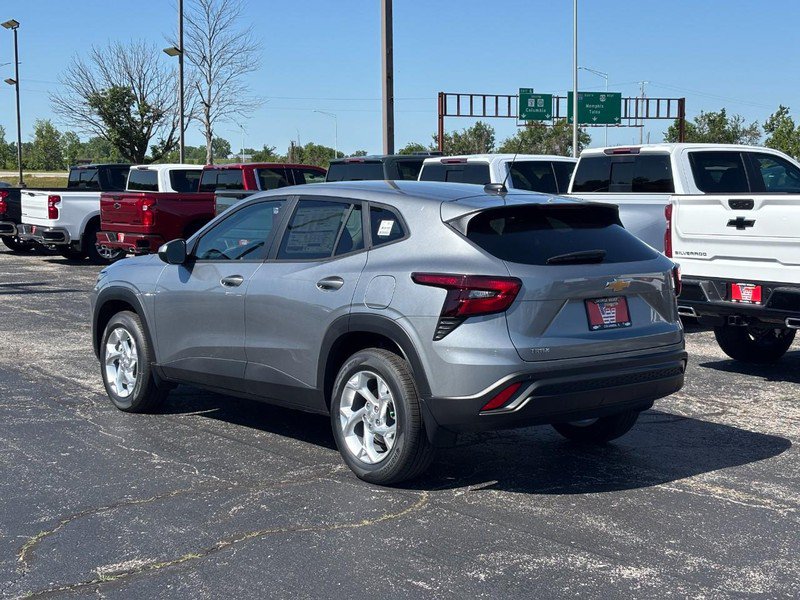 New 2026 Chevrolet Trax LS w/ LS Convenience Package FWD image 3