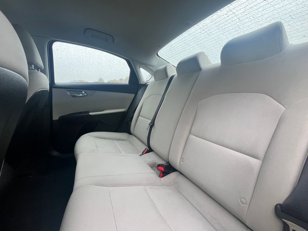 Used 2022 Kia Forte LXS FWD image 15