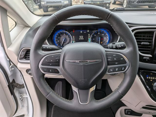 Certified 2023 Chrysler Pacifica Touring-L image 17